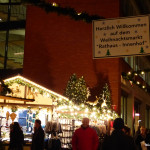 Eingang Weihnachtsmarkt im Rathaus-Innenhof